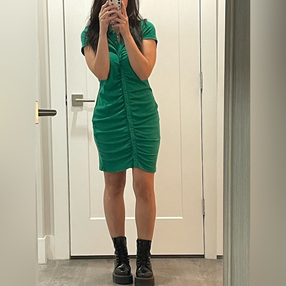 Green collared buttoned dress